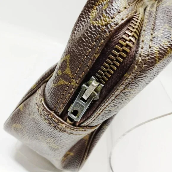 Authentic Louis Vuitton Cosmetic Pouch Trousse Toilette 28 Monogram mn388-021426